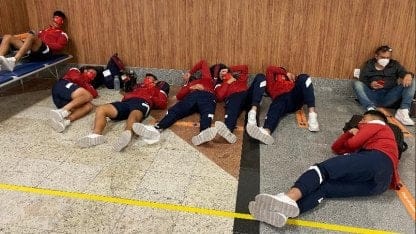 El plantel de Independiente quedó varado en Brasil y la mitad de la delegación durmió en el aeropuerto