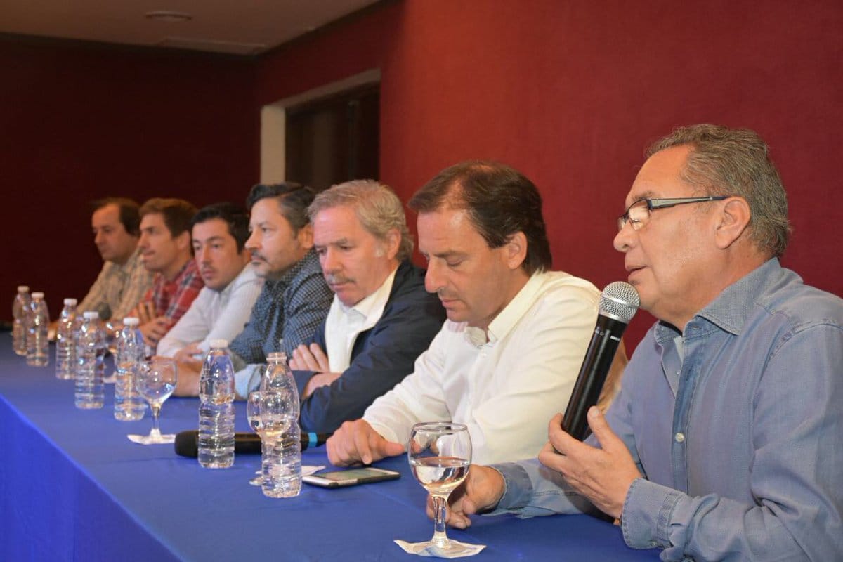 Por la unidad del Peronismo: Intendentes bonaerenses se reunieron junto a Solá en un plenario