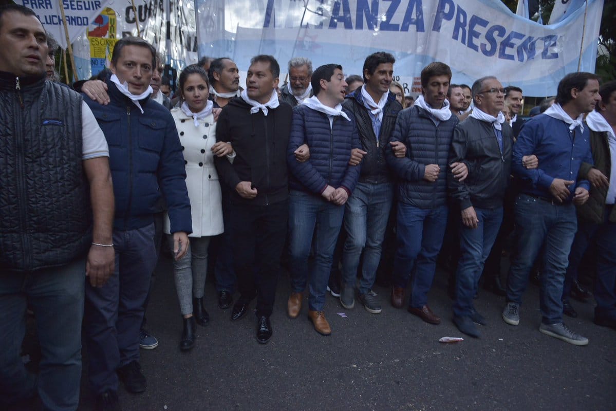 Intendentes bonaerenses participaron de la marcha contra el 2x1 a genocidas en Plaza de Mayo