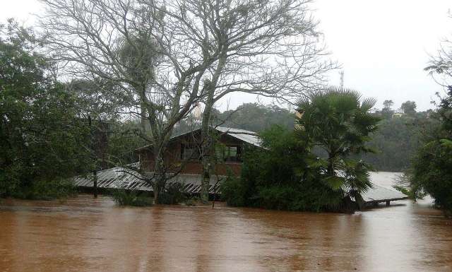 14 mil evacuados en el noreste argentino: Scioli envió ayuda a los afectados por las inundaciones