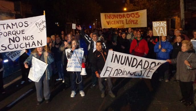 Vicente López: Vecinos inundados marcharon pidiendo obras a Macri