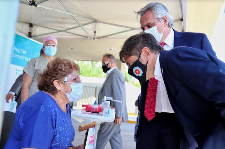 Kicillof y Fernández en Ituzaingó: El país superó el millón de personas vacunadas con una dosis contra el Covid-19
