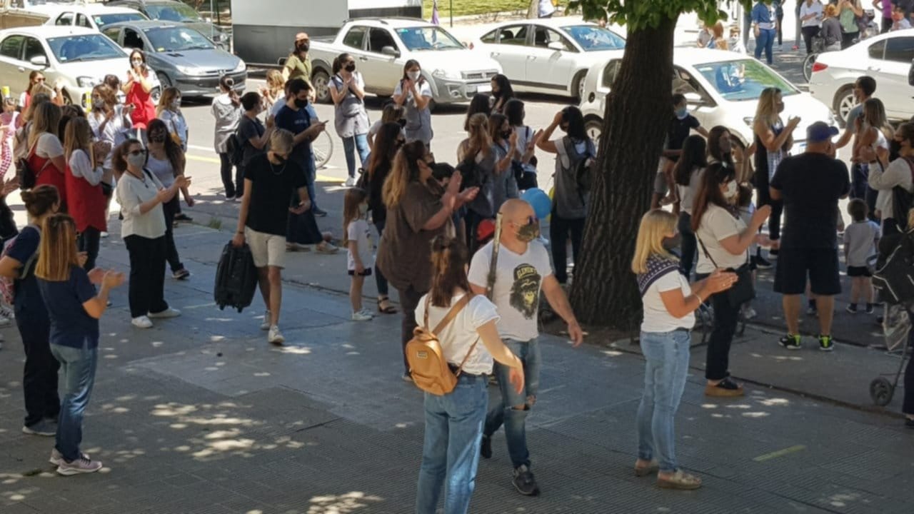 Educación en Bahía Blanca: Jardines privados reclamaron re apertura frente al municipio