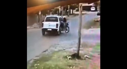 José C. Paz: Así chocaron contra un patrullero dos delincuentes que escapaban tras intentar robar una moto