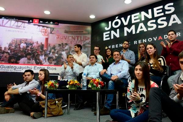 Massa mostró a sus jóvenes con un acto en Lomas de Zamora 