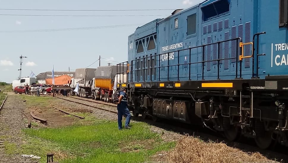 Camioneros cortaron vías del Tren Belgrano Cargas en Junín