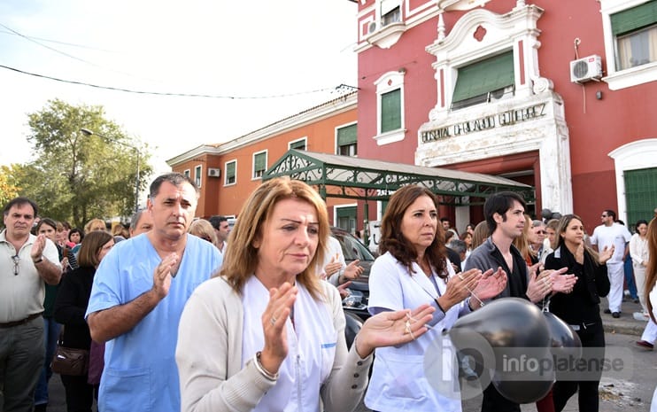Compañeros de médico asesinado en La Plata marcharon a la Gobernación