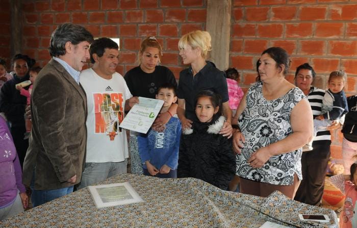 Santa Fe: Karina Rabolini y Pachu Peña colaboraron con comedores escolares de Rosario