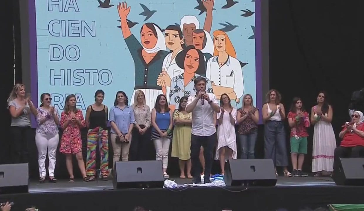 Día de la Mujer #8M: "Queremos lugar también los varones en el feminismo", pidió Kicillof en La Plata