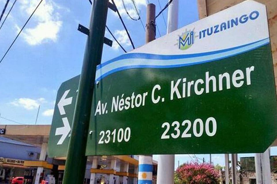 Quieren quitar el nombre de Néstor Kirchner de la avenida principal de Ituzaingó