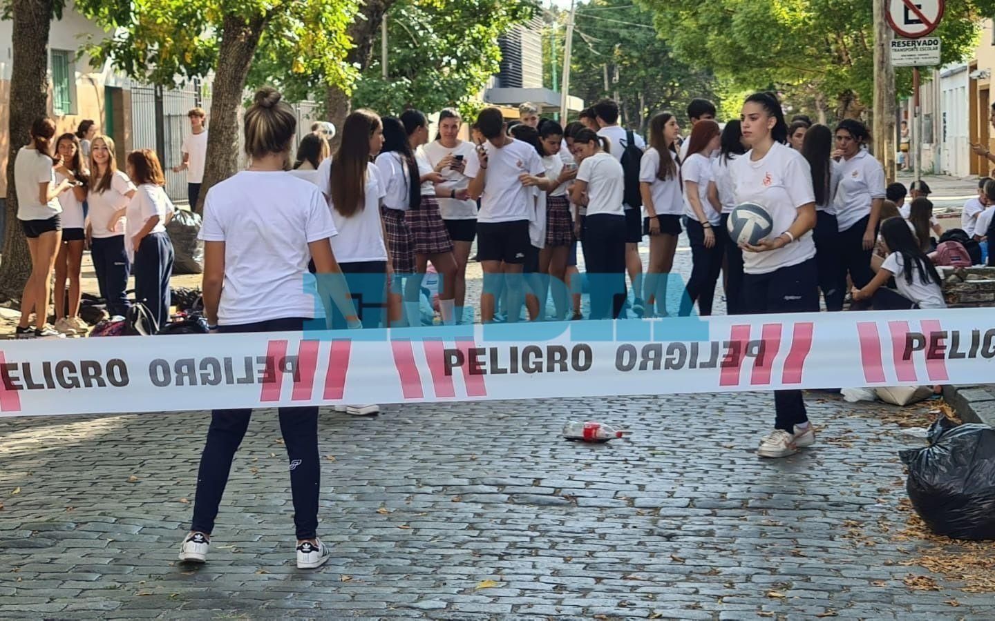 Ola de Calor: Docentes de La Plata piden suspender las clases y estudiantes de Berisso hacen sentada por falta de ventiladores