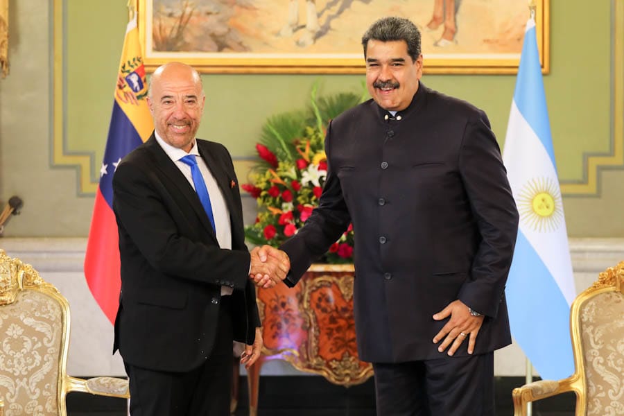 Asumió Laborde como embajador en Venezuela: El exintendente de Avellaneda se encontró con Maduro