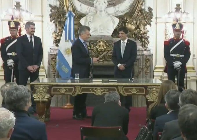 Mauricio Macri le tomó juramento a Hernán Lacunza: "Te pido que cuides a los argentinos"