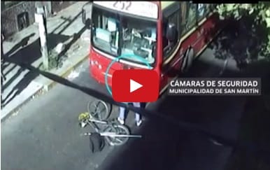 Video: Colectivero atropelló a ciclista y se bajó a pegarle en San Martín