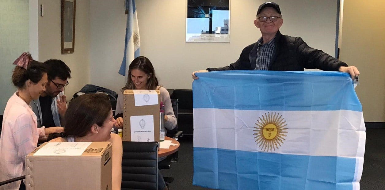 410 mil argentinos residentes en el exterior pueden votar el domingo: Cuáles son los países con más electores