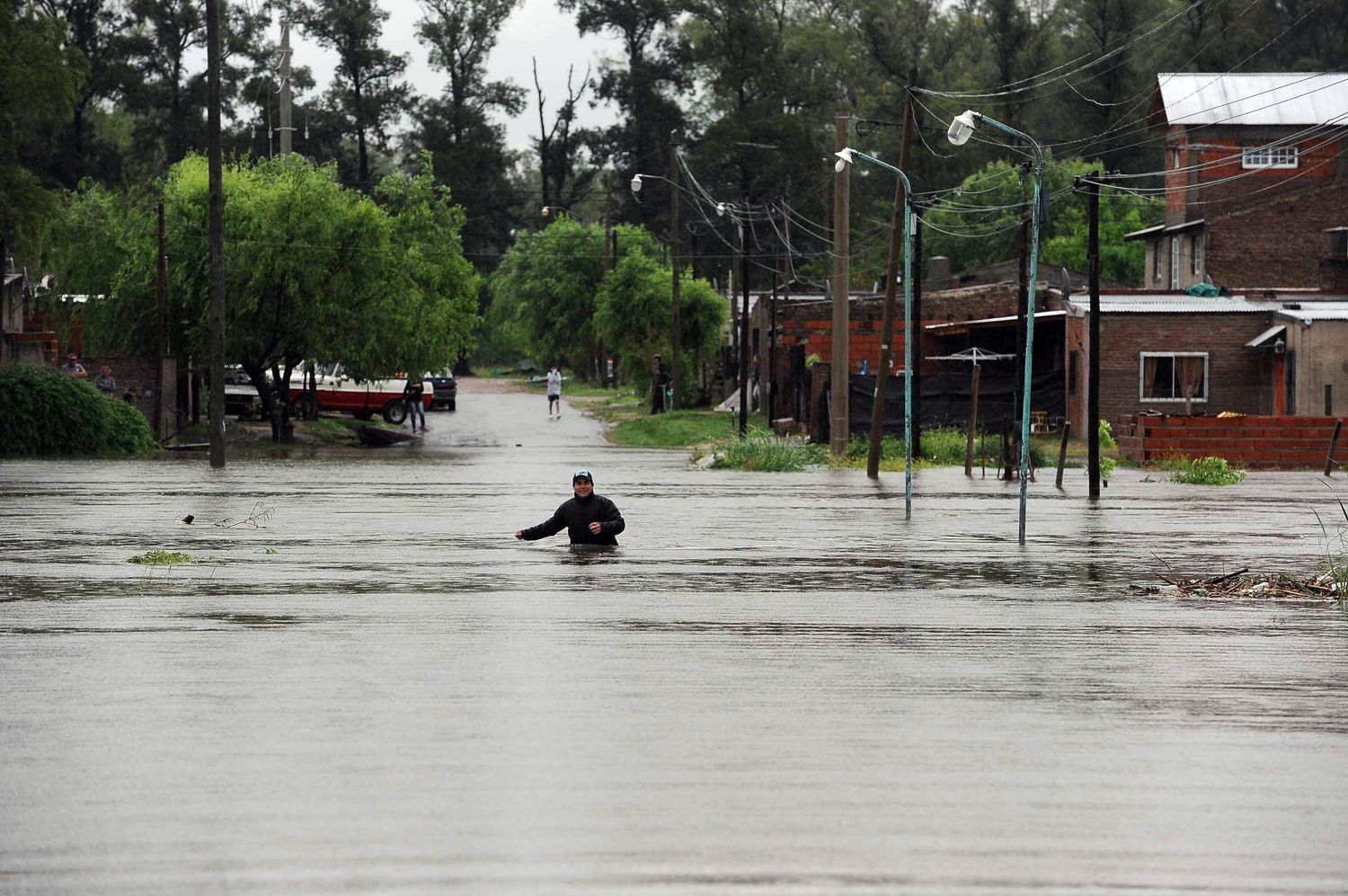 Temporal: El Río Luján superó los 5 metros y hay cientos de evacuados