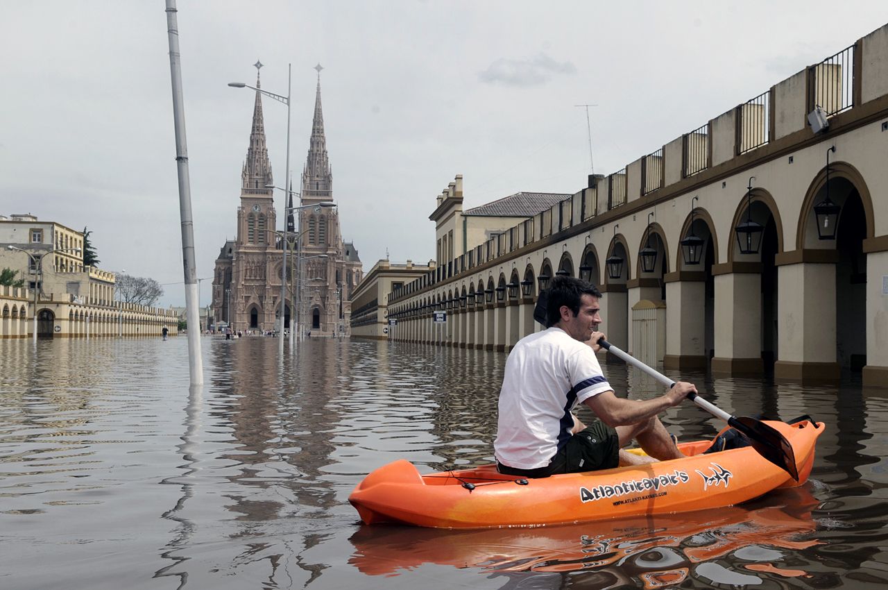 Inundaciones: Scioli decidió volver al país