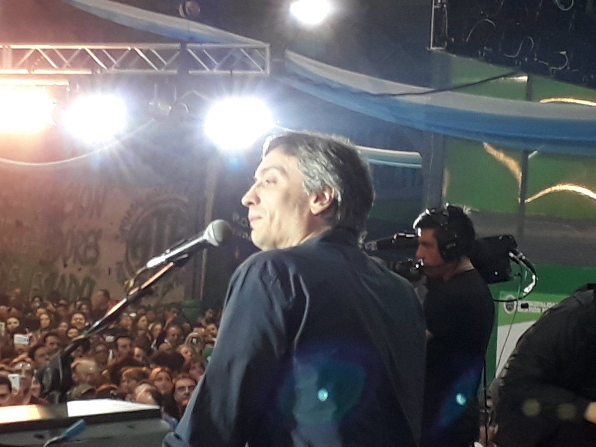 "Construyamos una Argentina donde reine el amor" y otras frases de Máximo en Ensenada