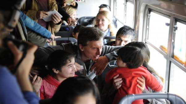 Elecciones 2015: Macri se subió al tren Roca y recorrió el sur del Conurbano