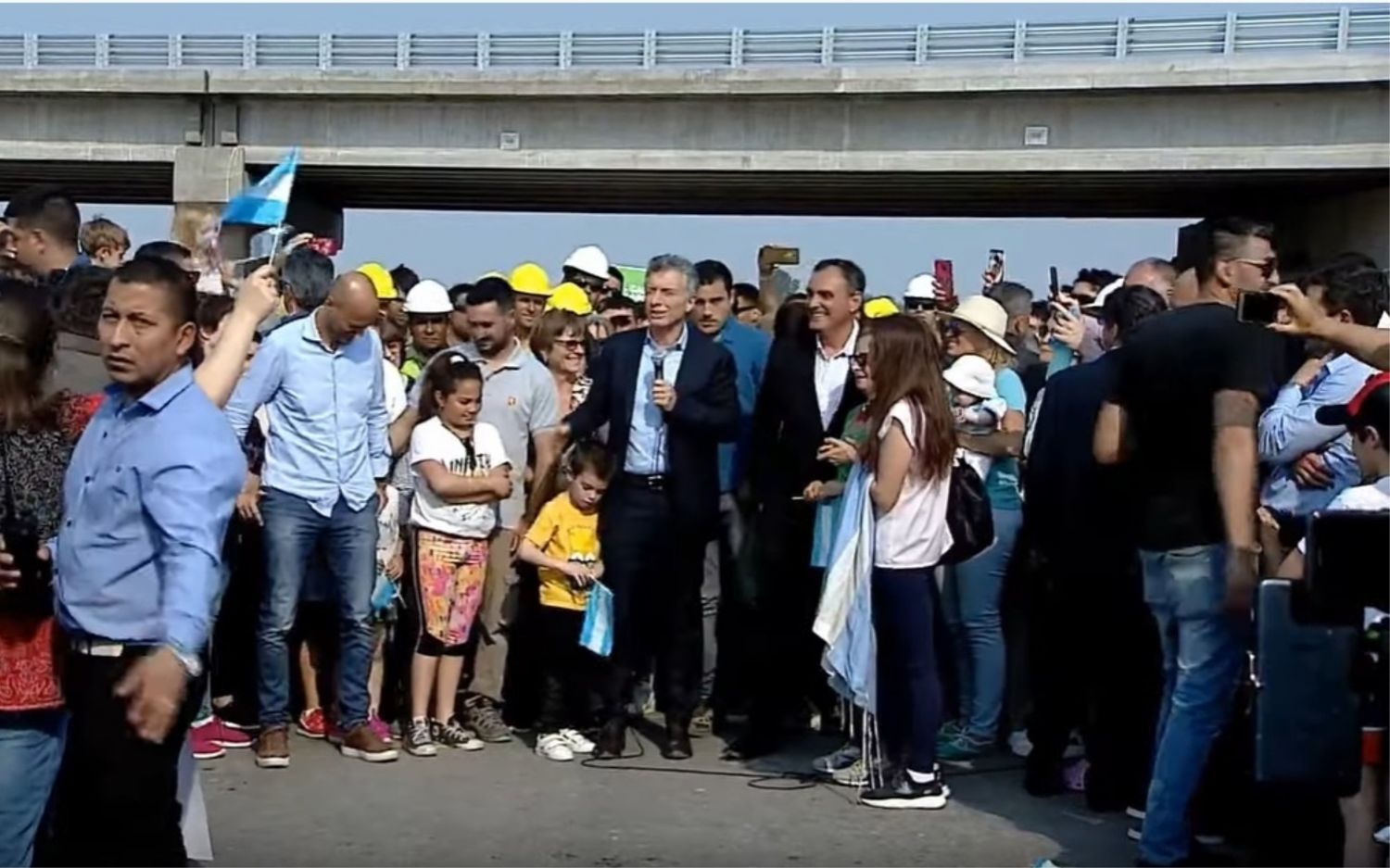 Macri en Arrecifes: "En una semana vamos a estar viendo pasar los autos por esta autopista"