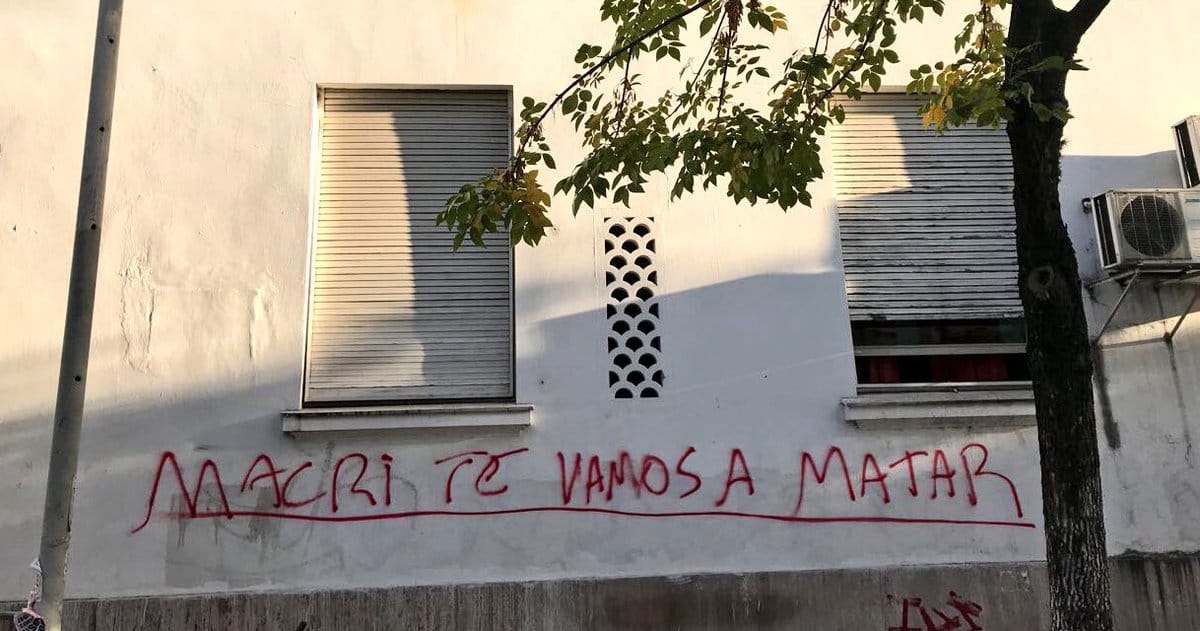 En el Concejo Deliberante de Morón aparecieron pintadas con amenazas a Mauricio Macri 