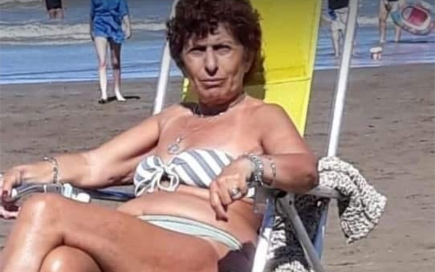 Furor en las redes sociales por una foto de "Macri infiltrado en la playa"