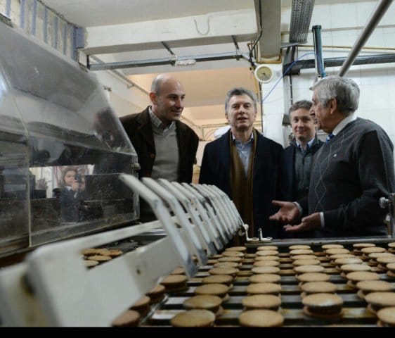 Macri visitó la fábrica de alfajores "Capitán del Espacio"