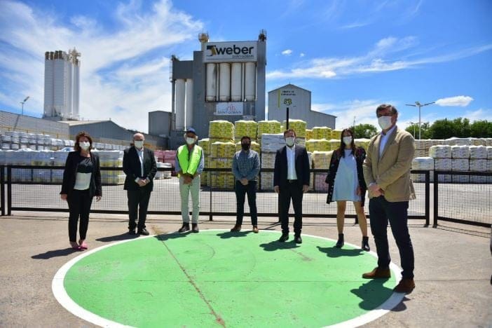 Malvinas Argentinas: Otermín y Nardini recorrieron la planta de Weber Saint-Gobain y ponderaron la industria local