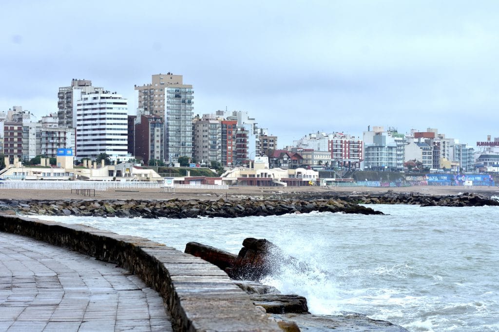 Mar del Plata: Hoteleros cuestionaron obligación de servir desayuno en habitación y proponen alternativas a los aires acondicionados