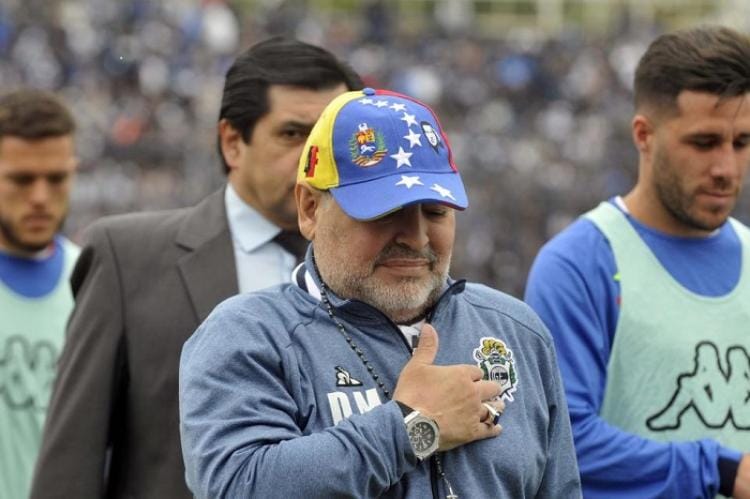 Maradona logró la “unidad” en Gimnasia y su presidente dice que seguirá como DT