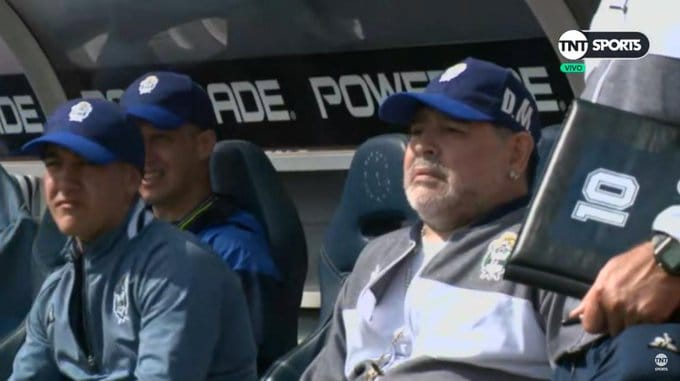 Locura por Maradona en La Plata: Seguí en vivo al DT de Gimnasia con la "Diego Cam"