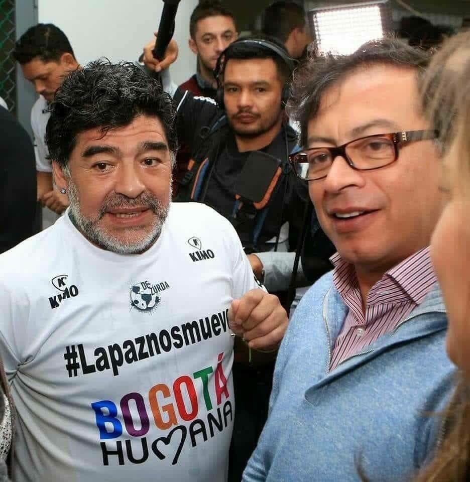 El "Cuervo" Larroque publicó una foto retro de Diego Maradona con el nuevo presidente de Colombia