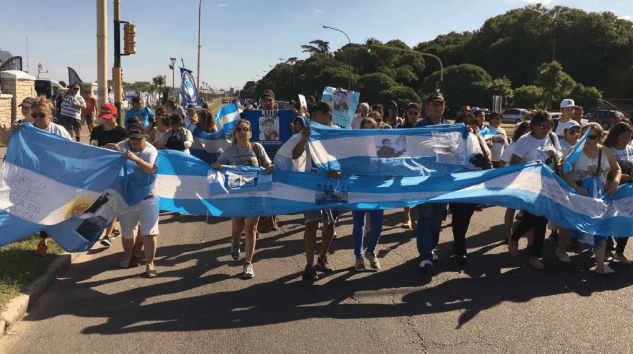 A un mes: Familiares de tripulantes del ARA San Juan marcharon para exigir respuestas en Mar del Plata