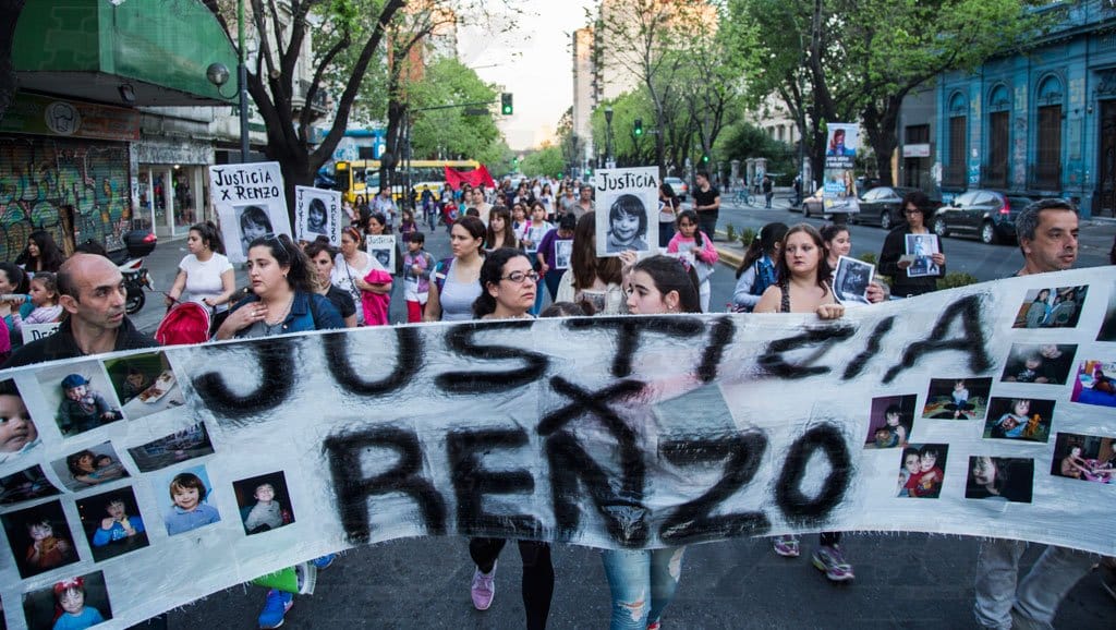La Plata: Piden justicia para Renzo, el nene down que murió al caer de un séptimo piso