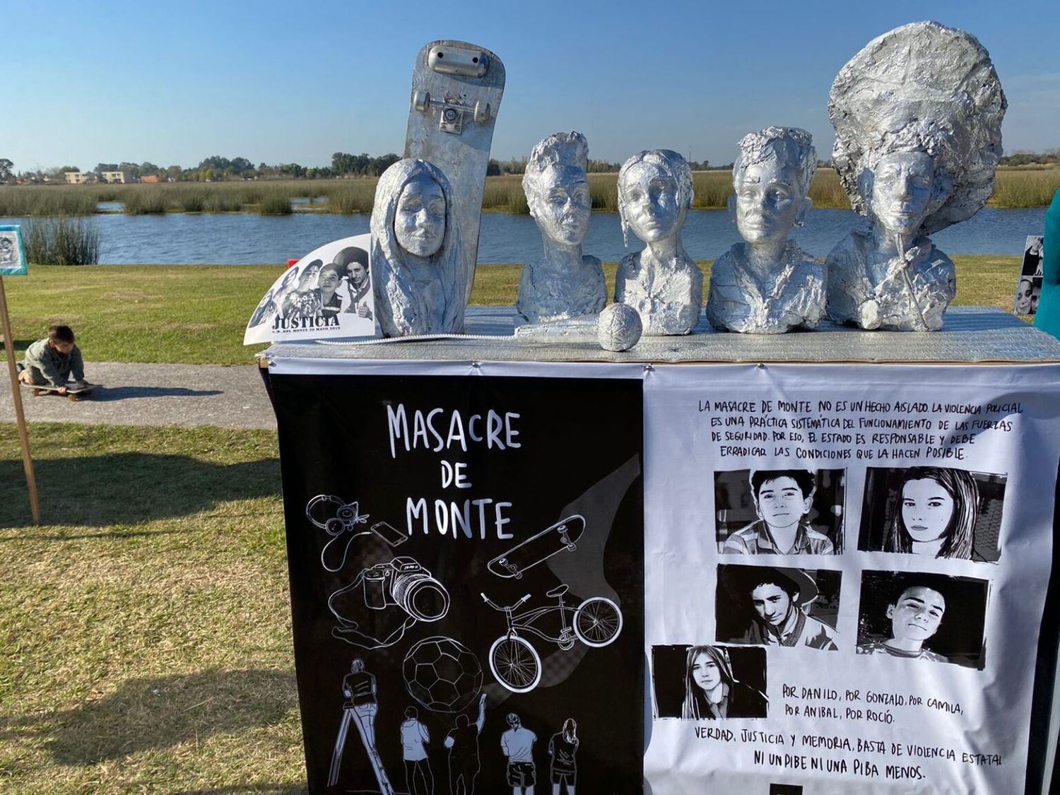 Tres años de la Masacre de Monte: Compañeros de colegio encabezaron el homenaje