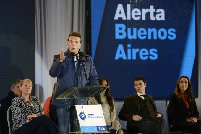 Massa sigue de campaña y presenta el programa "Alerta Buenos Aires" en Berisso