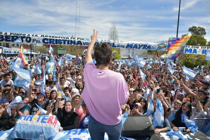 Quilmes: Mayra Mendoza cerró la campaña a intendenta con caravanas y un acto en Solano