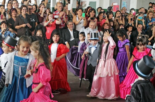 Ferraresi participó de los festejos por la Semana de Mayo en un colegio de Avellaneda 