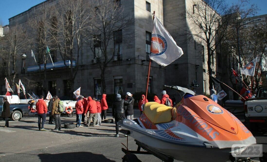 Protesta de guardavidas en Mar del Plata: “No cobramos nada de los aumentos”