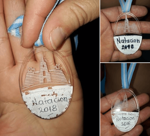 Indignación en Bahía Blanca por medallas con corrector líquido para niños con discapacidad