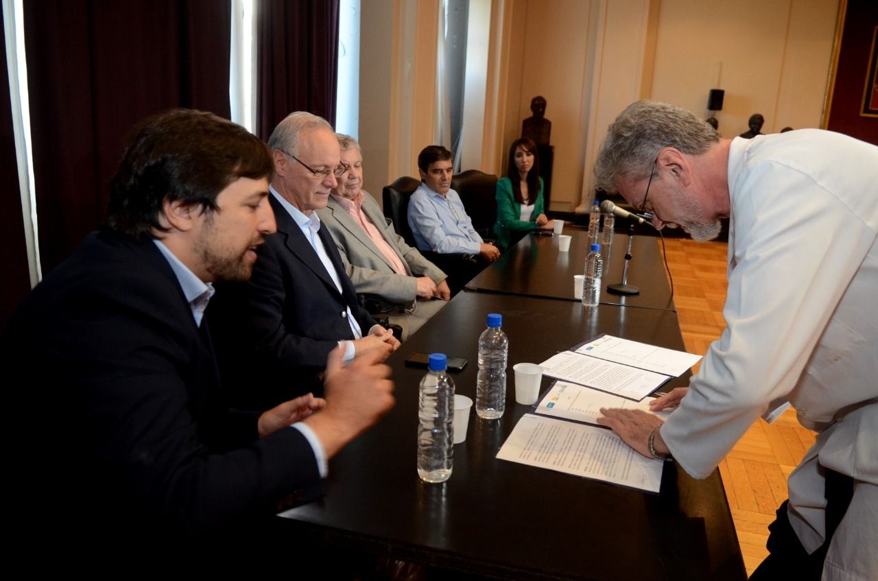 Provincia y Ciudad firmaron convenio: "El coronavirus no respeta límites ni jurisdicciones"