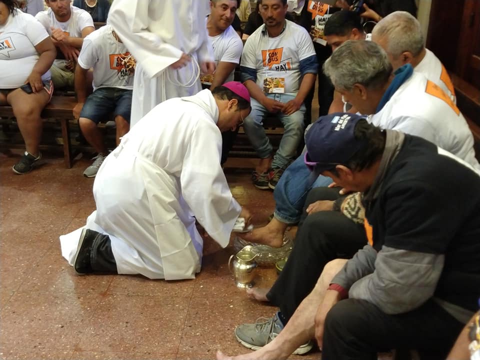 Obispo de Mar del Plata pidió no ser "careta" y ayudar a los pobres los 365 días del año