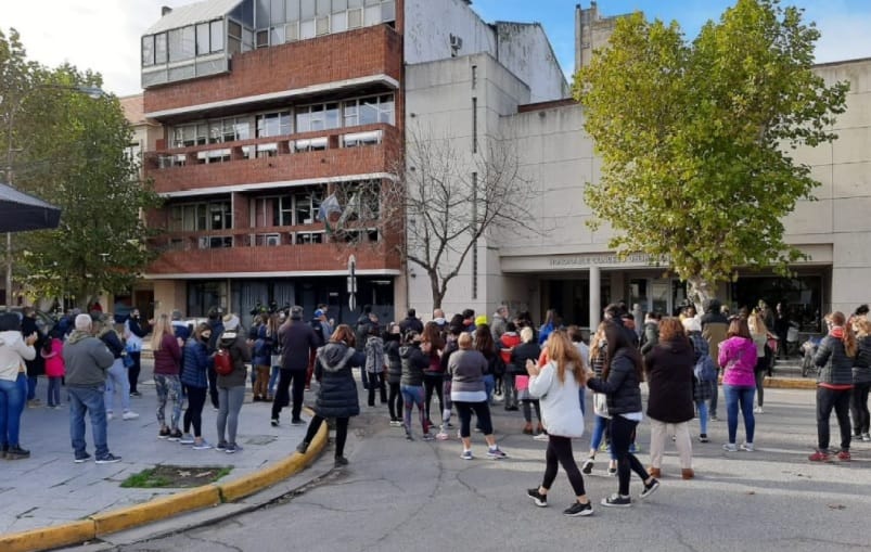 Miramar: Representantes de gimnasios protestaron frente al municipio por el cierre de su actividad