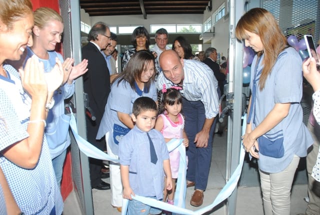 Martiniano Molina inauguró el Jardín 971 en Bernal Oeste