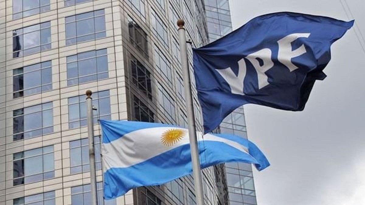 YPF mejora su calificación crediticia tras la recuperación de la producción y el incremento de sus ventas