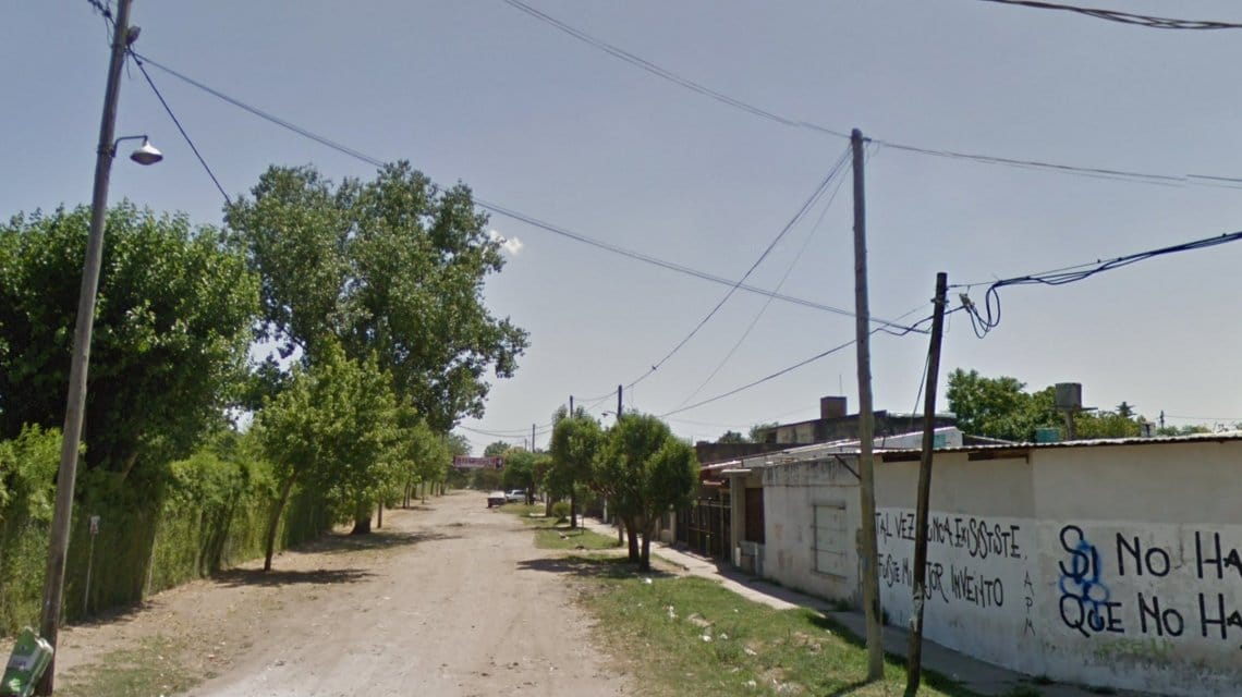 Mataron a tiros a un hombre e hirieron a su padre en la puerta de su casa en Moreno