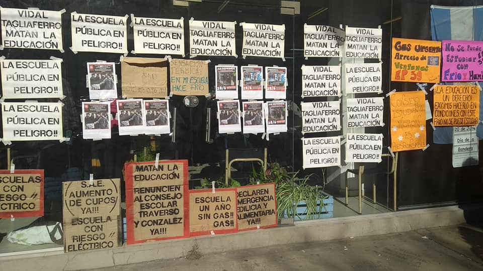 Protesta en el Consejo Escolar de Morón: La presidenta del organismo denunció que fue privada de su libertad