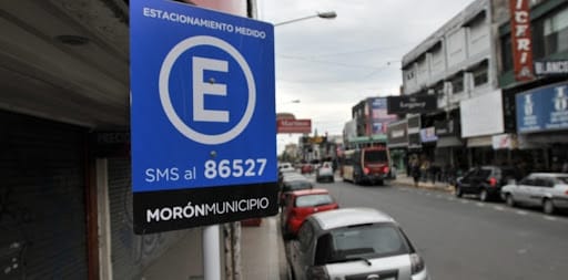 Navidad en Morón: No cobrarán estacionamiento medido en zonas comerciales para estimular las ventas