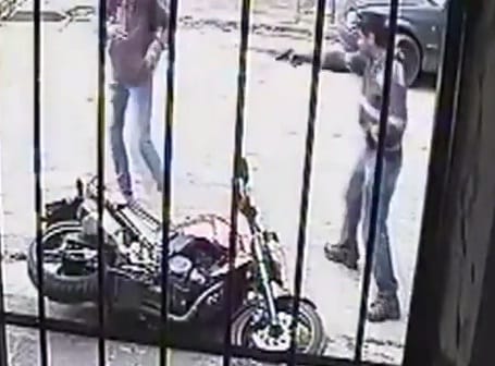 Impactante video: Robaron una moto a los tiros en Luján