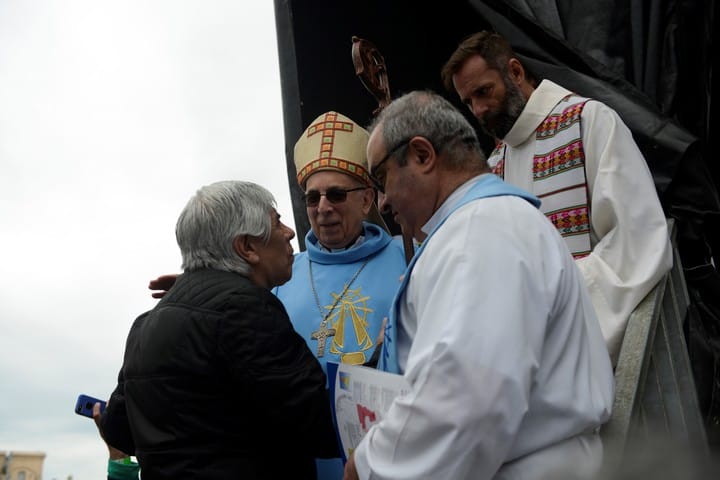 El arzobispo de Luján dijo que "el Papa no tuvo ninguna injerencia" en la misa de Moyano